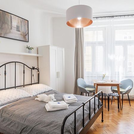 Bright Downtown Studio Praha Bagian luar foto